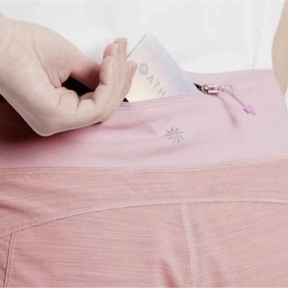 Athleta Run With It Textured 3.5 Hydrangea Pink Workout Shorts Size 1X - Picture 3 of 4